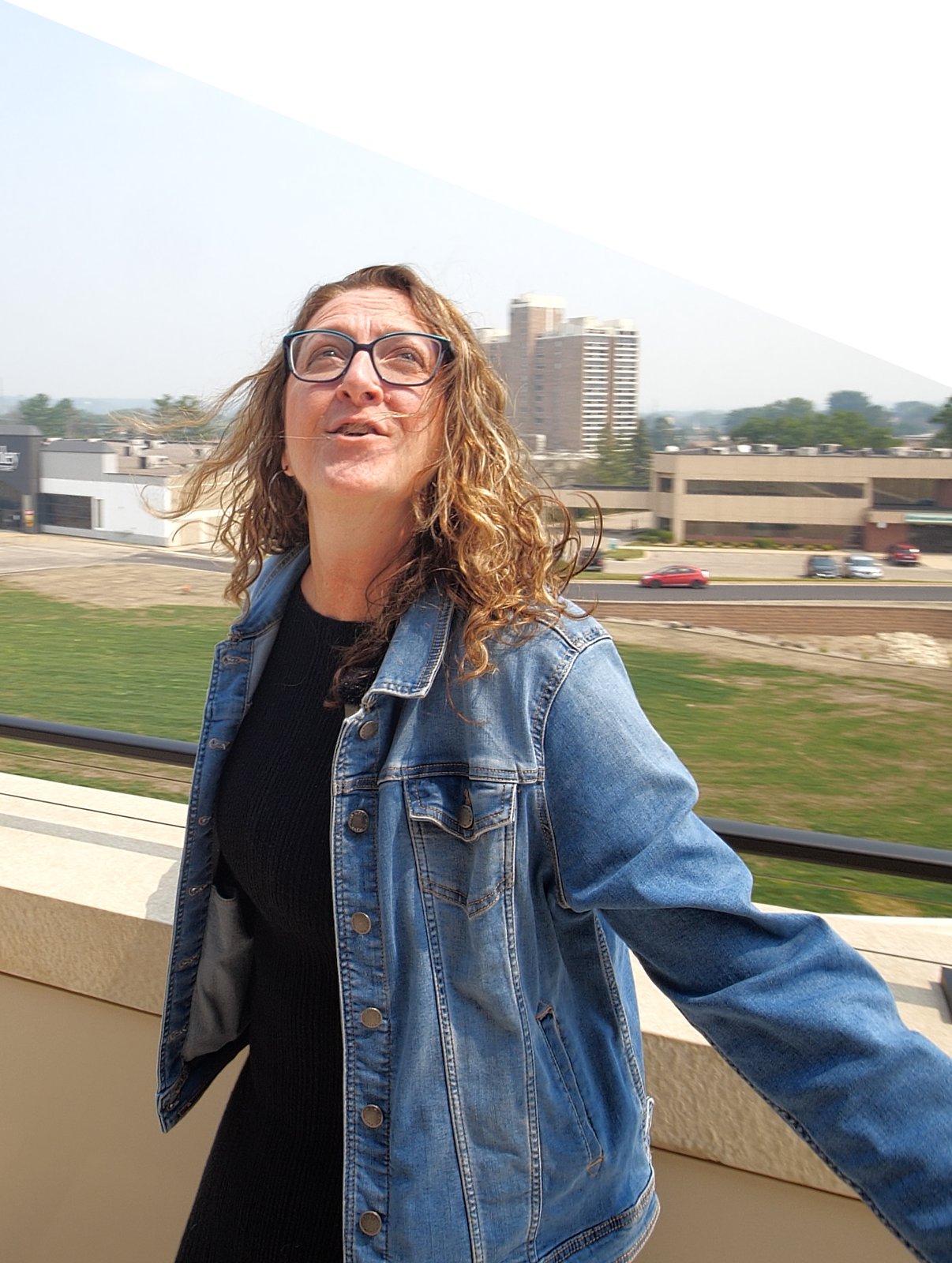 Frame 589 (1) Lease a space